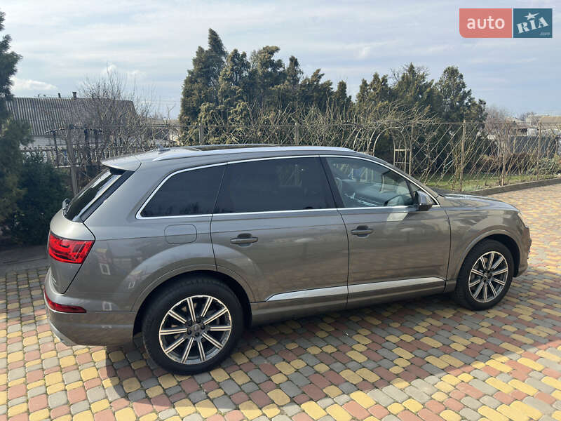 Позашляховик / Кросовер Audi Q7 2016 в Києві