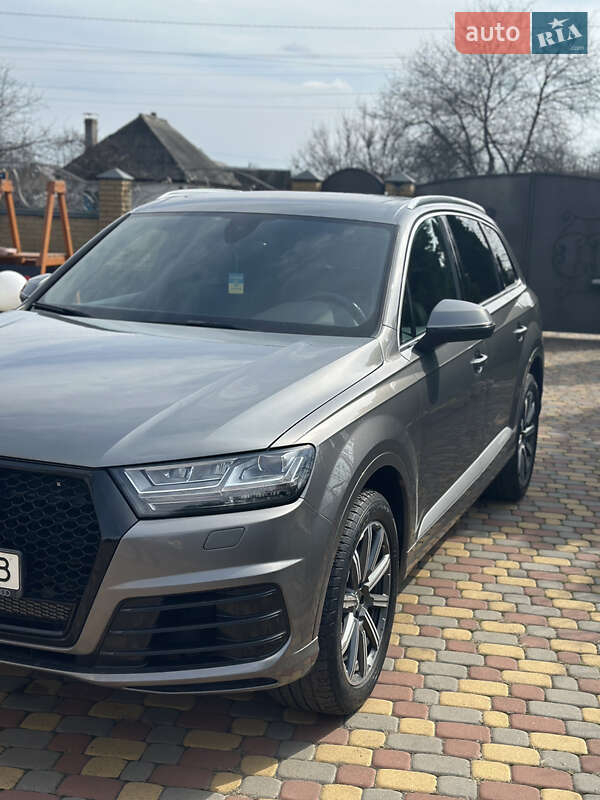 Позашляховик / Кросовер Audi Q7 2016 в Києві