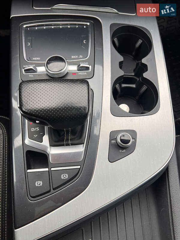 Внедорожник / Кроссовер Audi Q7 2016 в Киеве
