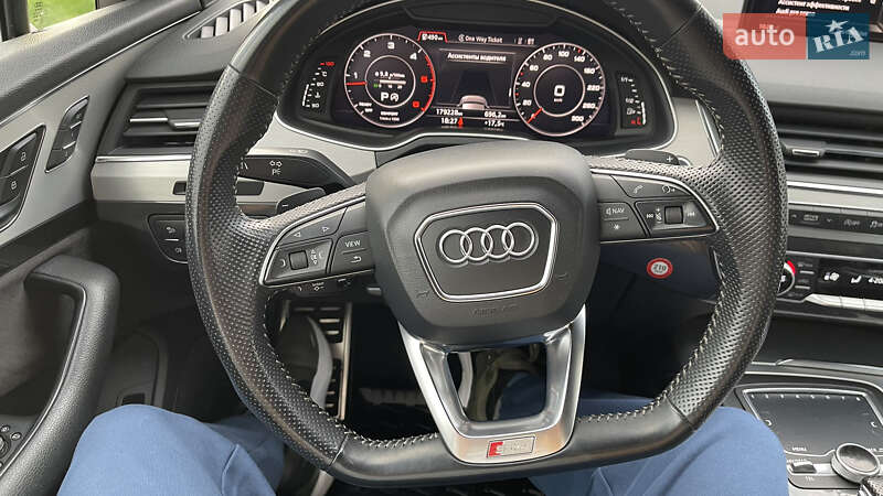 Позашляховик / Кросовер Audi Q7 2017 в Києві