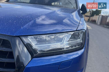 Позашляховик / Кросовер Audi Q7 2017 в 