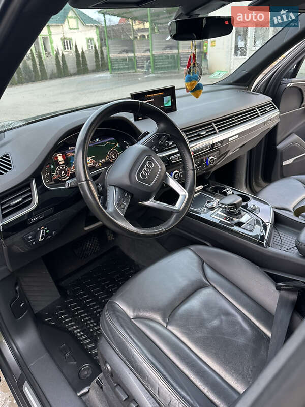 Позашляховик / Кросовер Audi Q7 2016 в Чернівцях