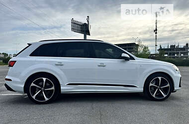 Позашляховик / Кросовер Audi Q7 2020 в Ужгороді