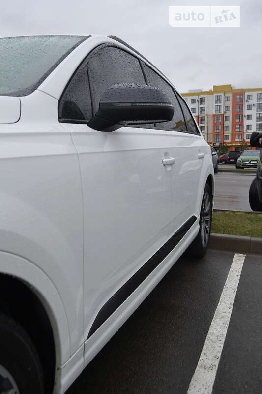Внедорожник / Кроссовер Audi Q7 2018 в Ровно