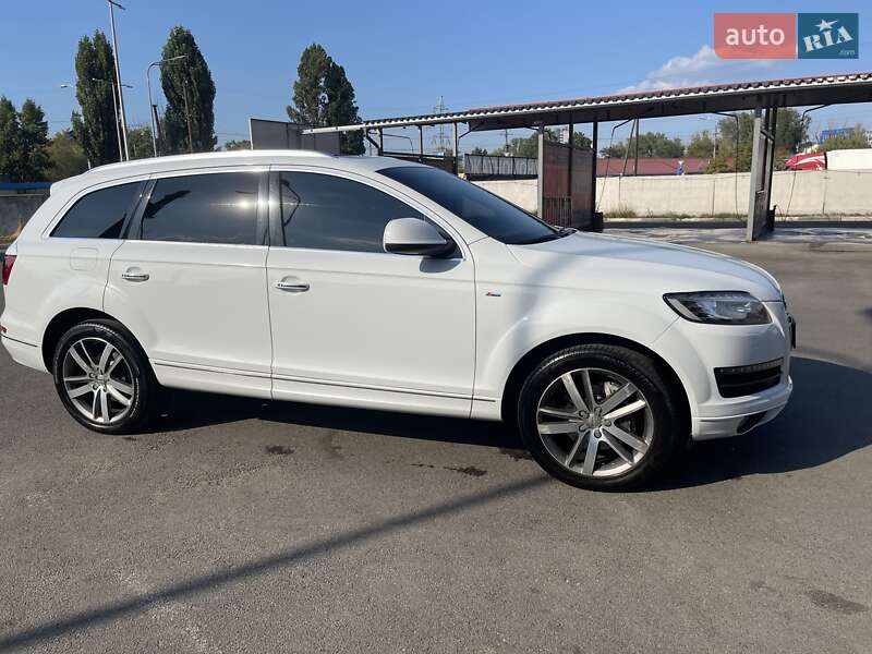 Позашляховик / Кросовер Audi Q7 2013 в Києві