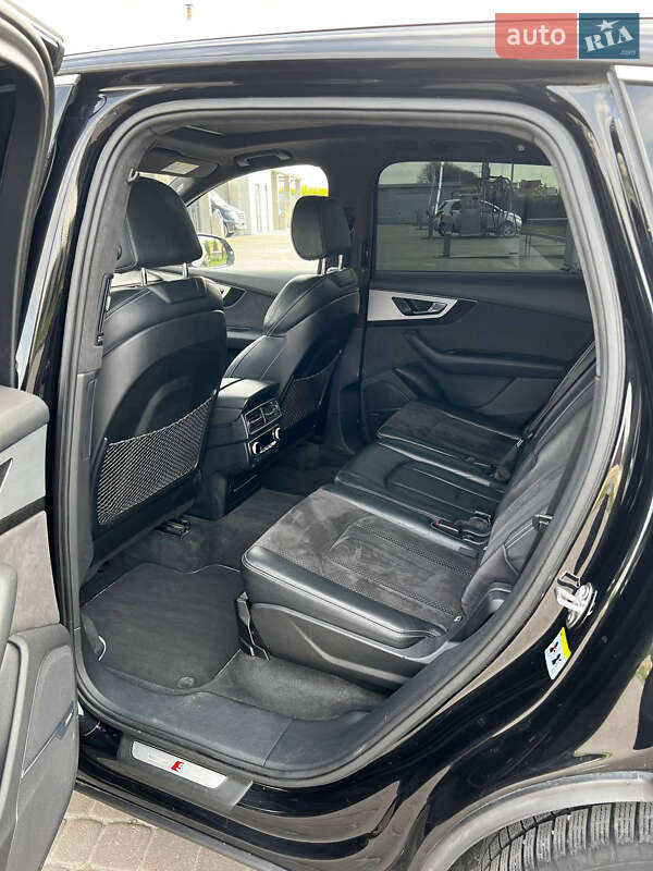 Позашляховик / Кросовер Audi Q7 2015 в Городку