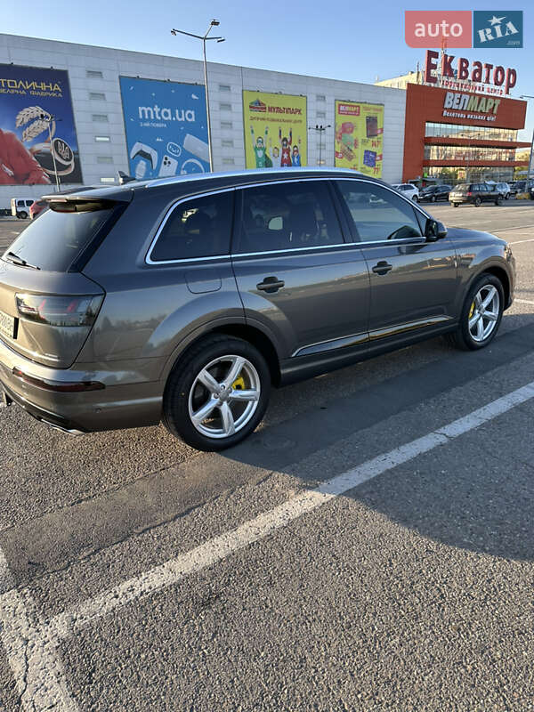 Внедорожник / Кроссовер Audi Q7 2019 в Черновцах