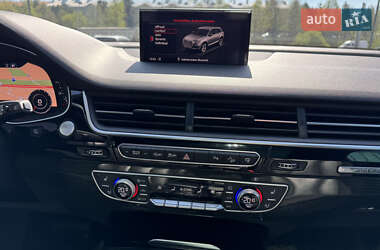 Позашляховик / Кросовер Audi Q7 2016 в 