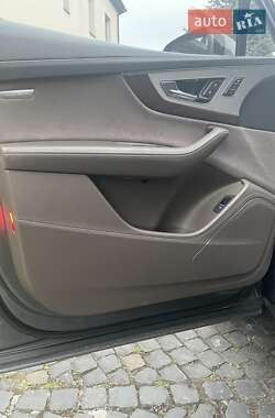 Внедорожник / Кроссовер Audi Q7 2015 в 