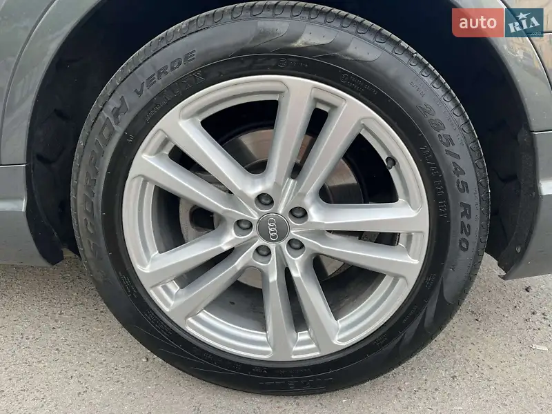 Внедорожник / Кроссовер Audi Q7 2017 в 