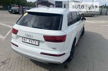 Позашляховик / Кросовер Audi Q7 2017 в Рівному