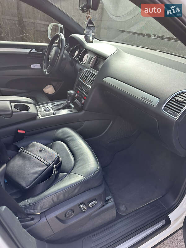 Внедорожник / Кроссовер Audi Q7 2014 в Днепре