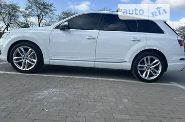 Внедорожник / Кроссовер Audi Q7 2016 в 