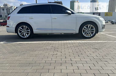 Внедорожник / Кроссовер Audi Q7 2016 в 