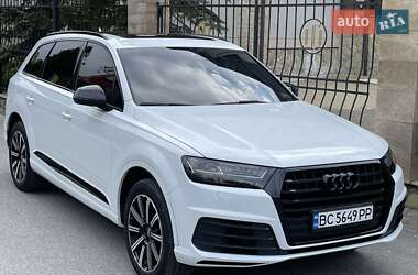 Внедорожник / Кроссовер Audi Q7 2017 в 