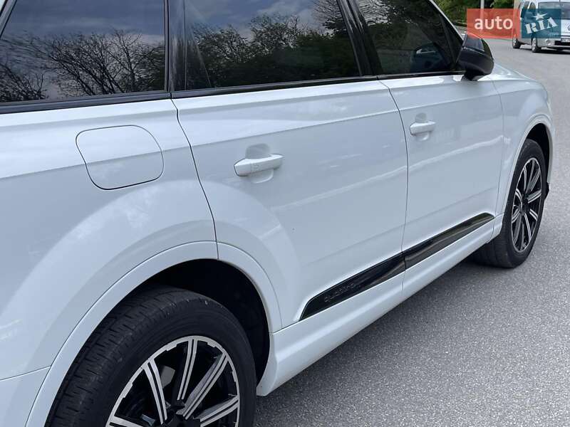 Позашляховик / Кросовер Audi Q7 2017 в Трускавці