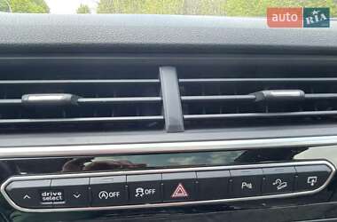 Внедорожник / Кроссовер Audi Q7 2017 в 