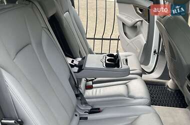 Внедорожник / Кроссовер Audi Q7 2017 в 