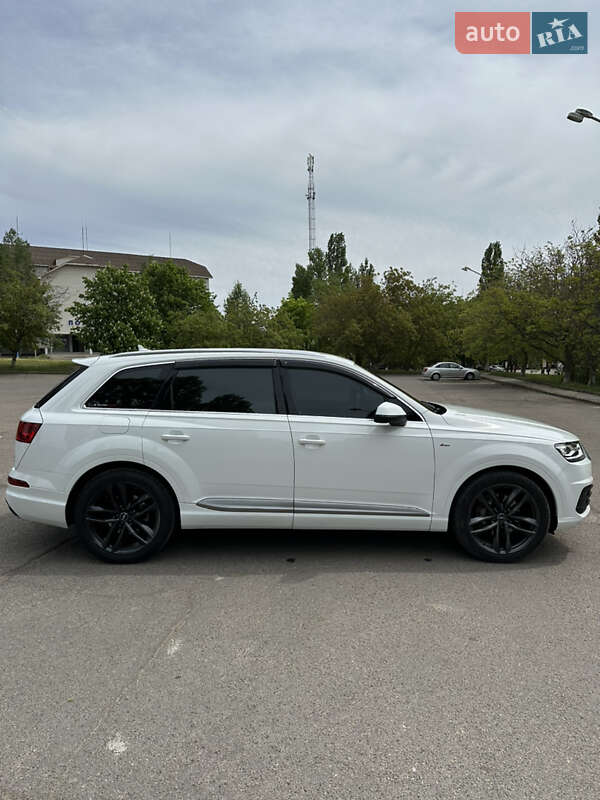 Позашляховик / Кросовер Audi Q7 2015 в Южноукраїнську
