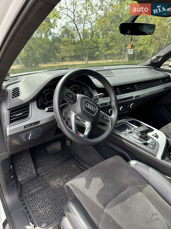 Позашляховик / Кросовер Audi Q7 2015 в Южноукраїнську