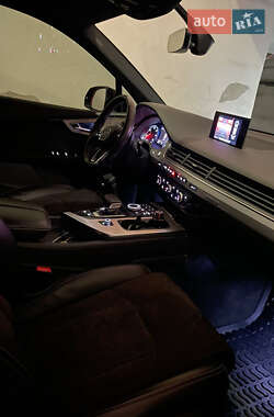 Внедорожник / Кроссовер Audi Q7 2017 в 