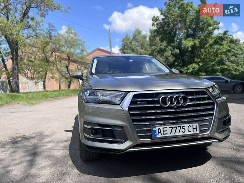 Позашляховик / Кросовер Audi Q7 2017 в Кривому Розі