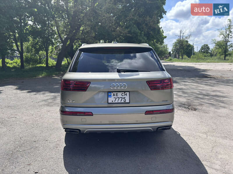 Позашляховик / Кросовер Audi Q7 2017 в Кривому Розі