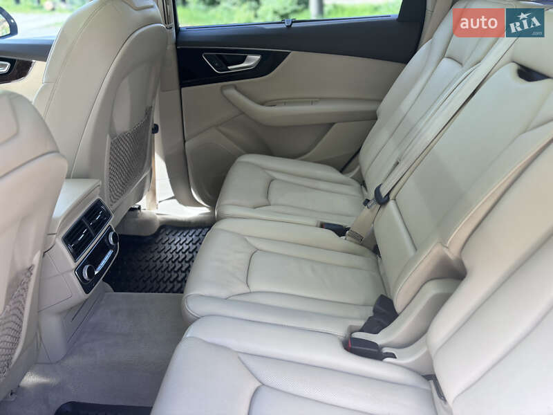 Позашляховик / Кросовер Audi Q7 2017 в Кривому Розі