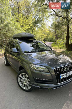 Внедорожник / Кроссовер Audi Q7 2015 в 