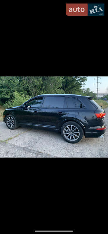 Позашляховик / Кросовер Audi Q7 2019 в Києві
