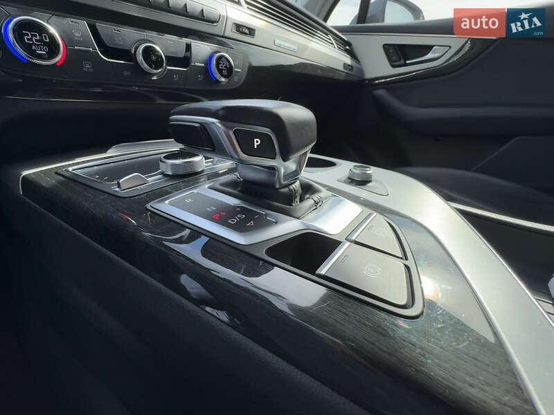 Внедорожник / Кроссовер Audi Q7 2015 в Киеве