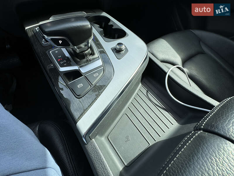 Внедорожник / Кроссовер Audi Q7 2015 в Киеве