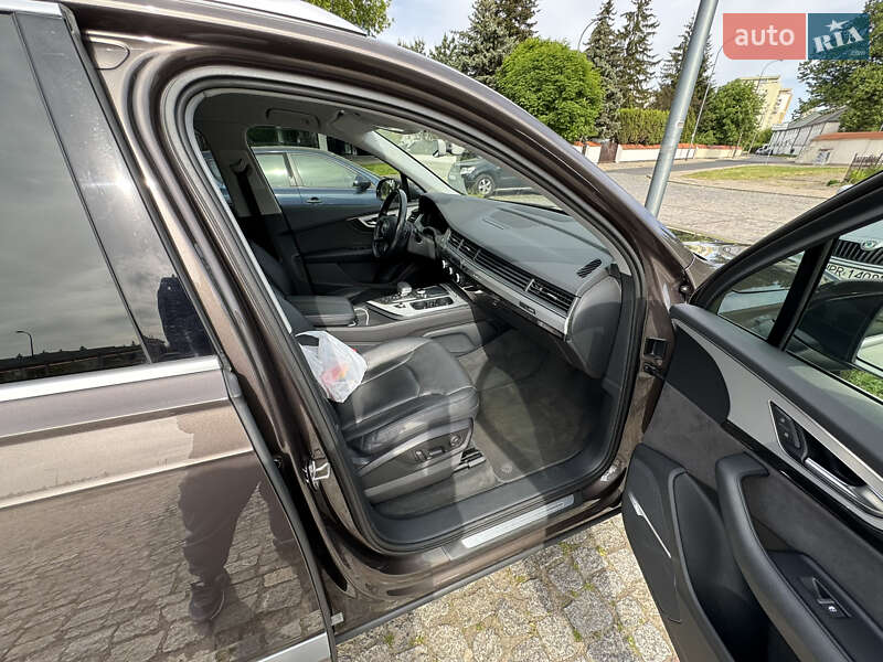 Внедорожник / Кроссовер Audi Q7 2015 в Киеве