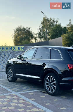 Внедорожник / Кроссовер Audi Q7 2016 в 