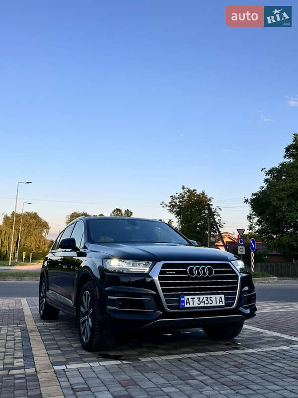 Внедорожник / Кроссовер Audi Q7 2016 в 