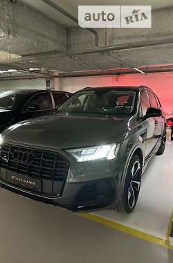 Позашляховик / Кросовер Audi Q7 2019 в Києві