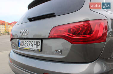 Позашляховик / Кросовер Audi Q7 2015 в 