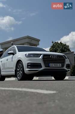Внедорожник / Кроссовер Audi Q7 2016 в 