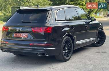 Внедорожник / Кроссовер Audi Q7 2016 в 