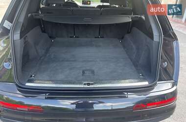 Внедорожник / Кроссовер Audi Q7 2016 в 