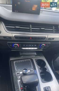 Позашляховик / Кросовер Audi Q7 2016 в 
