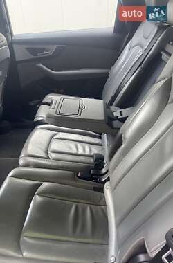 Позашляховик / Кросовер Audi Q7 2016 в 