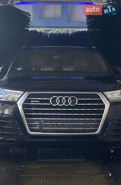 Позашляховик / Кросовер Audi Q7 2016 в 