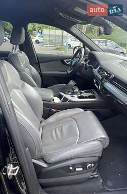 Позашляховик / Кросовер Audi Q7 2016 в 