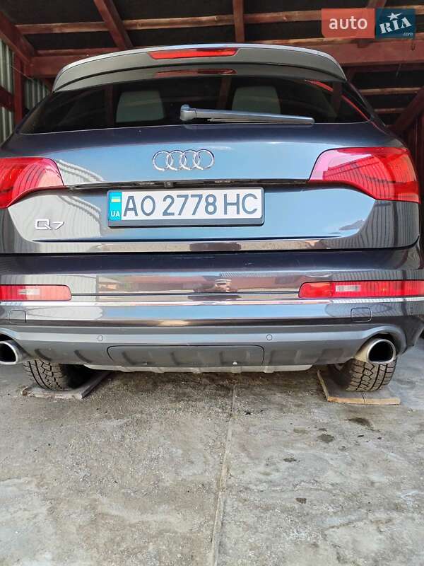 Внедорожник / Кроссовер Audi Q7 2013 в Великом Березном