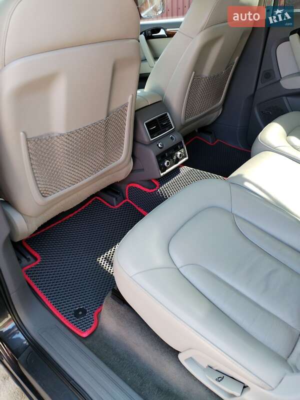Внедорожник / Кроссовер Audi Q7 2013 в Великом Березном