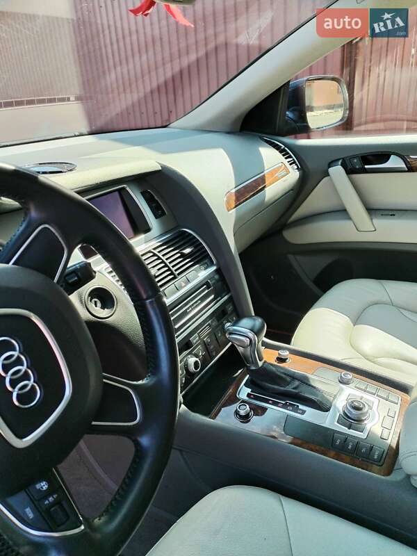 Внедорожник / Кроссовер Audi Q7 2013 в Великом Березном