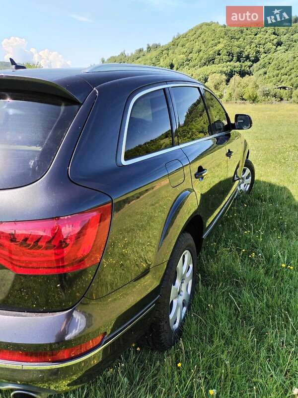 Внедорожник / Кроссовер Audi Q7 2013 в Великом Березном