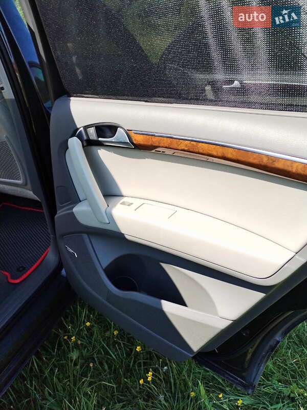 Внедорожник / Кроссовер Audi Q7 2013 в Великом Березном