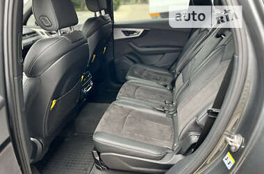 Внедорожник / Кроссовер Audi Q7 2016 в 
